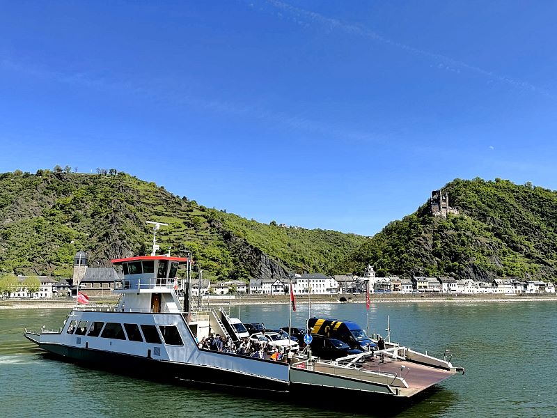 Rheinf&auml;hre zwischen St. Goar und St. Goarshausen